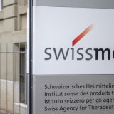 Le logo de Swissmedic est utilisé de manière frauduleuse sur certains produits. KEYSTONE/PETER SCHNEIDER